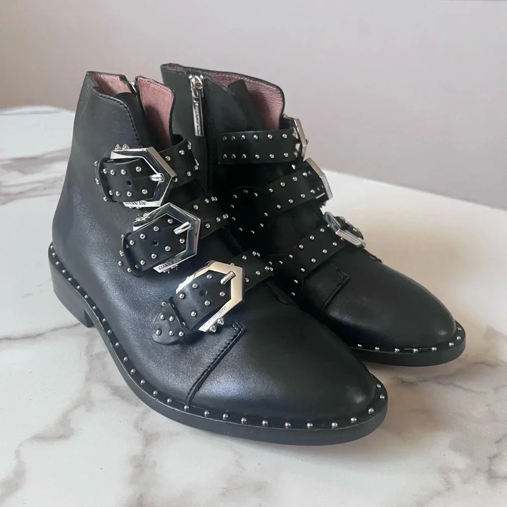 NWT Women’s Gianni Bini black booties